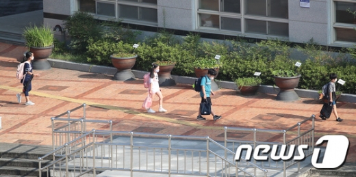 1일 중랑구청에 따르면 중목초등학교에서 신종 코로나바이러스 감염증(코로나19) 확진자가 발생했다. /사진=뉴스1   
