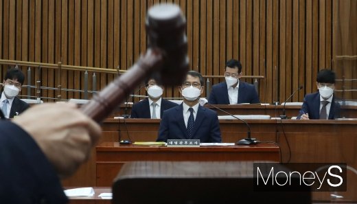 [머니S포토] 이흥구 대법관 '인사청문회 문턱 넘을까?'