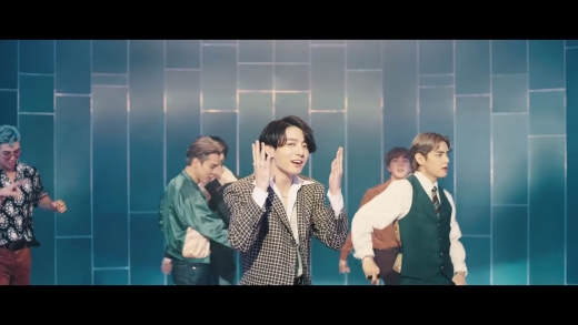 그룹 방탄소년단 정국이 '다이너마이트' 뮤직비디오에서 노홍철을 패러디한 것에 대해 언급했다. /사진=빅히트엔터테인먼트 유튜브 채널 캡처