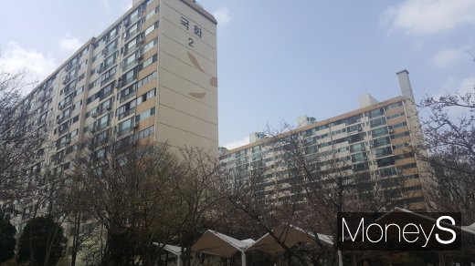 서울 영등포구 문래동 국화아파트가 최고 29층으로 재건축 된다. 사진은 문래동 국화아파트. /사진=김창성 기자