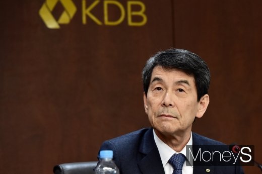 청와대가 이동걸 KDB산업은행 회장의 연임을 9일 결정한다. 오는 10일 임기가 만료되는 이동걸 회장이 연임에 성공할지 관심이 쏠린다. 사진은 이동걸 산업은행 회장/사진=임한별 기자