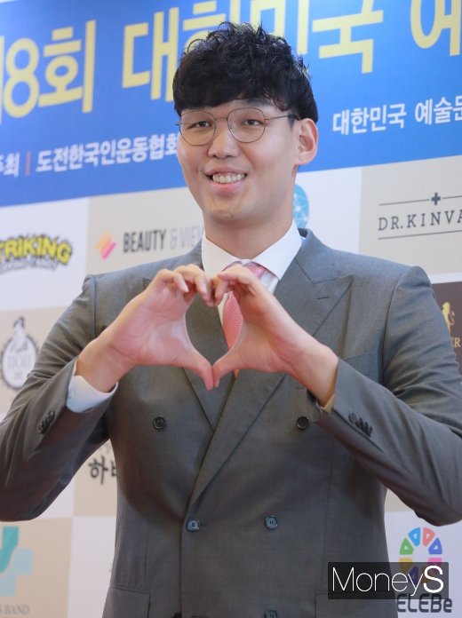 농구선수 출신 방송인 하승진이 김희철과의 술자리 사담을 전했다가 사과하는 사건이 발생했다. /사진=장동규 기자