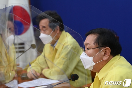 김태년 더불어민주당 원내대표가 11일 오전 서울 여의도 국회에서 열린 더불어민주당 최고위원회의에서 발언하고 있다. 2020.9.11/뉴스1 © News1 신웅수 기자