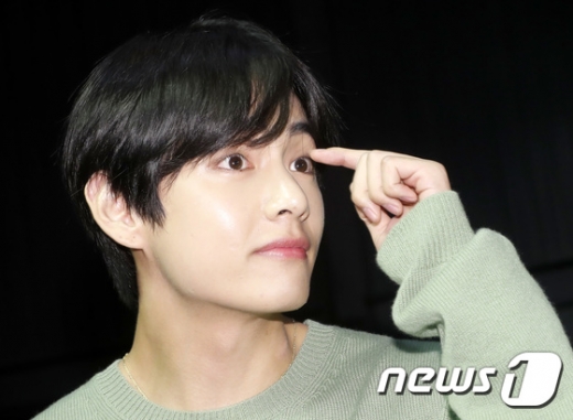 방탄소년단 뷔의 한마디로 신종 코로나바이러스 감염증으로 인해 힘든 시기에 희망을 나누는 챌린지가 시작됐다. /사진=뉴스1