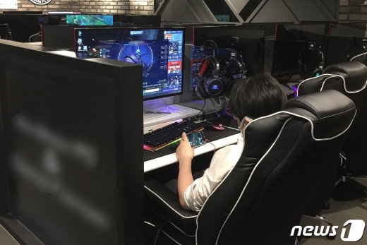 [사진] '운영 재개한 PC방'