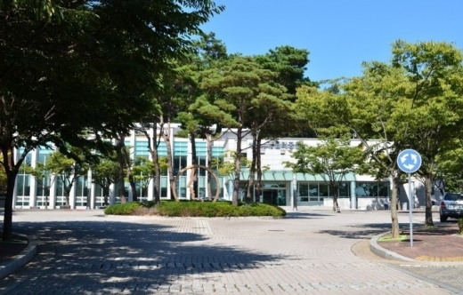 오산시시설관리공단(이사장 이희석)에서 운영하는 봉안시설인 ‘쉼터공원’이 추석 연휴기간 동안 코로나19 확산방지를 위해 사전예약제를 실시하고, 온라인 추모관을 병행 운영한다고 15일 밝혔다. / 사진제공=오산시시설관리공단