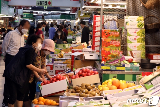 [사진] 추석 차례상, 전통시장이 대형마트보다 20% 저렴
