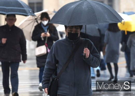 내일날씨] 서울·경기 산발적 '빗방울'… 오후 3시까지 비 와요 - 머니S
