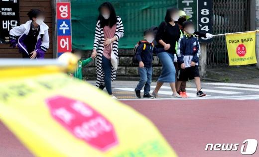 [사진] 26일 만에 등교하는 학생들