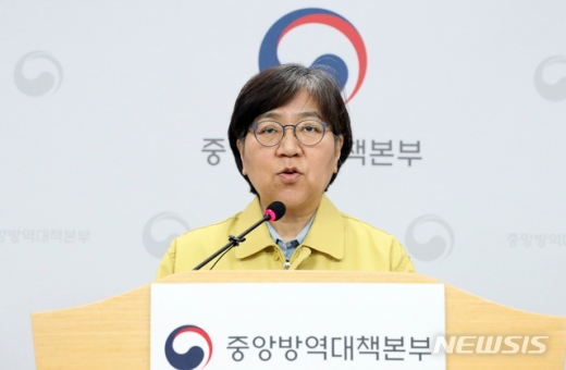 정은경 질병관리청장이 미국 타임지가 선정하는 올해 세계에서 가장 영향력 있는 100인에 선정됐다. 사진은 정 청장이 지난 5월 신종 코로나바이러스 감염증(코로나19) 국내 발생 현황에 대해 브리핑하는 모습이다. /사진=뉴시스