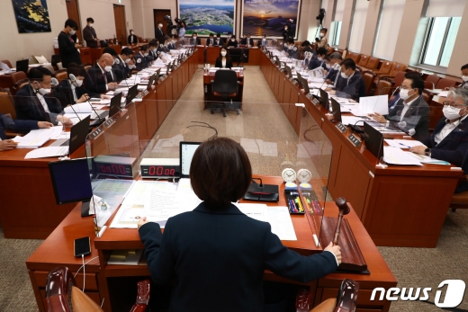 [사진] 국토교통위원회 전체회의