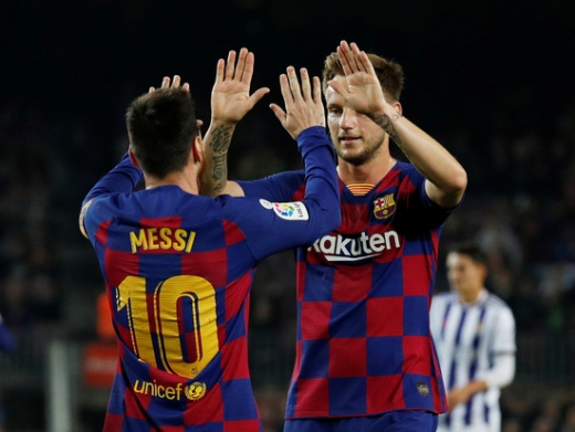전 FC 바르셀로나 미드필더 이반 라키티치(오른쪽)가 팀동료였던 리오넬 메시 등과 그렇게 친한 관계는 아니었다고 고백했다. /사진=로이터