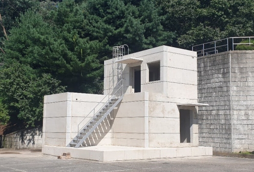 대우건설이 아파트 옥탑층 구조물에 ‘하프-PC공법’을 적용한다. 사진은 하프-PC공법으로 시공한 옥탑 실물모형. /사진=대우건설