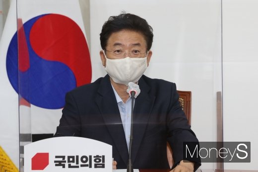 [머니S포토] 국민의힘 소속 시·도지사 조찬 간담회에서 인사말하는 이철우 지사
