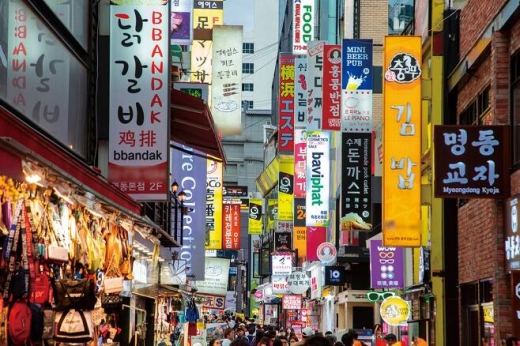 프랜차이즈 매장이 즐비한 명동거리/사진=이미지투데이
