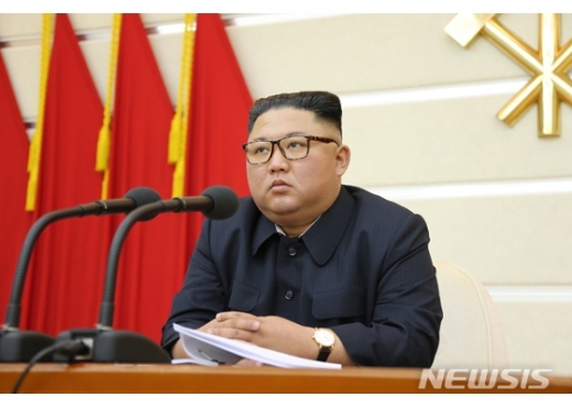 김정은 북한 국무위원장은 북한 대남기구 통일전선부를 통해 청와대에 통지문을 보내고 북한군의 남한 공무원 총격 살해 사건에 대해 공식적으로 사과했다. /사진=뉴시스