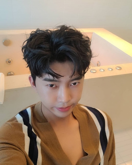 가수 임영웅이 새로운 헤어 스타일을 자랑했다. /사진=임영웅 인스타그램