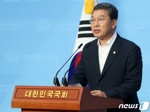 IT산업, 제조업 등 첨단산업을 지원·육성하기 위해 설립된 지식산업센터가 불법임대와 부동산 투기로 몸살을 앓고 있는 것으로 드러났다. 더불어민주당 신정훈 의원(나주화순)/뉴스1