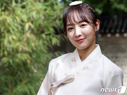 KBS2 일일드라마 '비밀의 남자'에 출연하는 탤런트 채빈이 23일 오후 서울 종로구 경복궁 인근 카페에서 뉴스1과의 인터뷰를 앞두고 포즈를 취하고 있다. 2020.9.23/뉴스1 © News1 김진환 기자