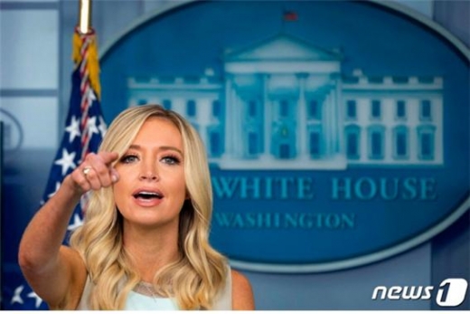 케일리 매커내니 백악관 대변인이 7월 6일(현지시간) 워싱턴 백악관에서 언론 브리핑을 하고 있다./사진=뉴스1 
