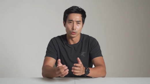 수십만 구독자를 보유한 유튜버들의 평균월급이 900만원이 넘는 것으로 드러났다. 사진은 유튜버 이근 대위. /사진=이근 대위 유튜브 캡처