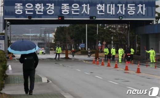현대자동차 일부 직원의 도를 넘은 행동이 알려지며 또다시 논란이 불거졌다. /사진=뉴스1