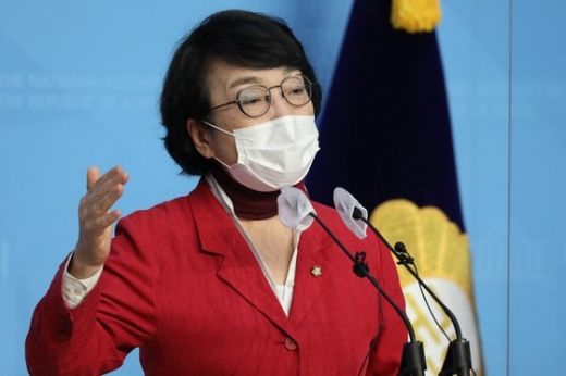 김진애 열린민주당 의원이 대법원에서 제출받은 자료를 바탕으로 판사들의 솜방망이 내부 처벌을 지적하고 나섰다. /사진=뉴스1