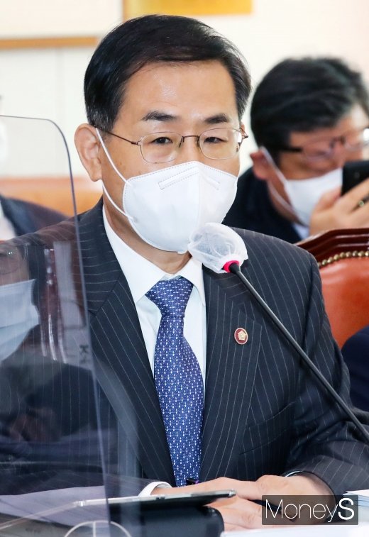 조재연 대법원 법원행정처장이 7일 서울 여의도 국회 법제사법위원회에서 열린 대법원 국정감사에서 질의에 답하고 있다. /사진=임한별 기자