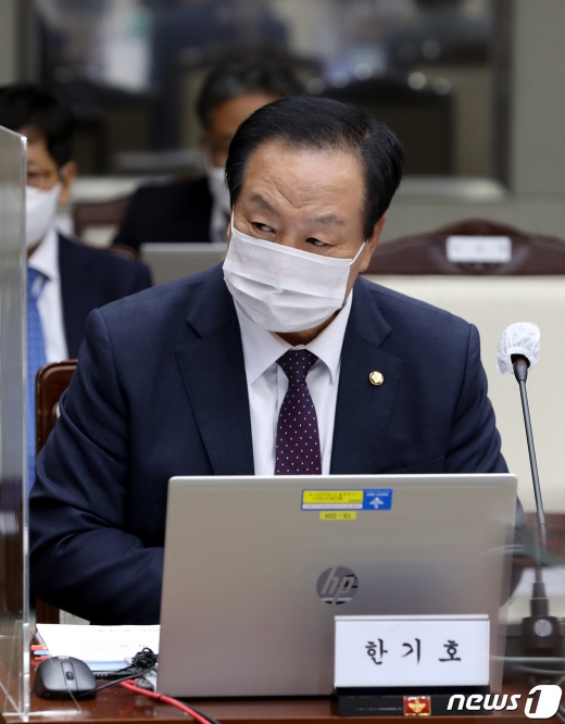 [사진] [국감] 국방위 국정감사 출석한 한기호 의원