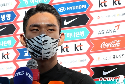 올림픽 축구대표팀 오세훈이 8일 오후 경기 파주 NFC(축구국가대표 트레이닝센터)에서 열린 소집 훈련을 앞두고 인터뷰를 하고 있다. 2020.10.8/뉴스1 © News1 이동해 기자