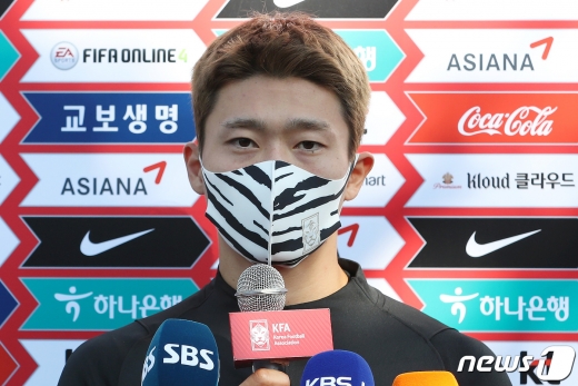올림픽 축구대표팀 조규성이 8일 오후 경기 파주 NFC(축구국가대표 트레이닝센터)에서 열린 소집 훈련을 앞두고 인터뷰를 하고 있다. 2020.10.8/뉴스1 © News1 이동해 기자