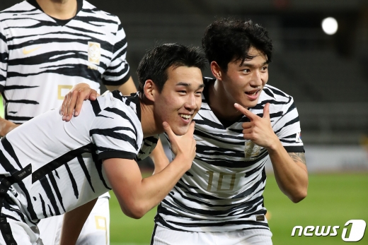 [사진] 동점골 송민규, 셀카 세리머니