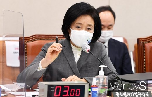 박영선 중소벤처기업부 장관은 현대차가 상생 방안을 마련해야 중고차 매매업에 진출할 수 있다고 강조했다. /사진=임한별 기자