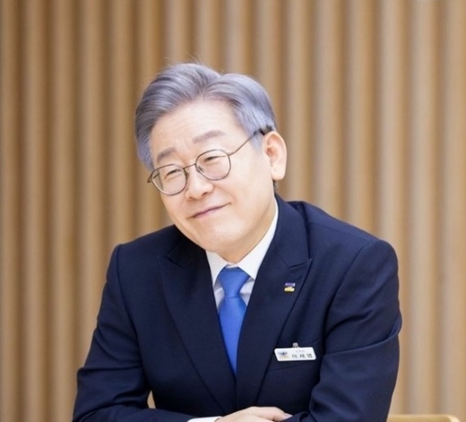 염색으로 헤어스타일을 바꾼 이재명 경기도지사. / 사진=이재명 지사 페이스북 갈무리
