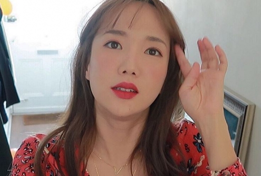 자가격리 중 생일파티를 하는 영상을 올려 논란을 일으킨 유튜버 겸 요리연구가 국가비씨에 대해 보건당국이 경찰에 수사를 의뢰했다. /사진=국가비 인스타그램