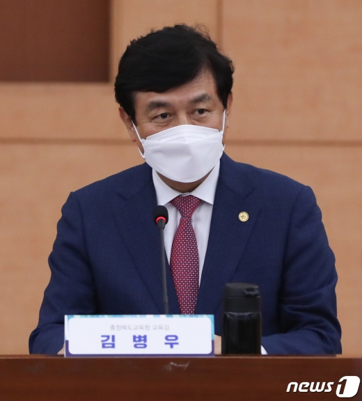 [사진] 인사말하는 김병우 교육감