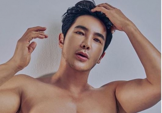 유명 스타일리스트 겸 인플루언서 김우리가 한 화장품 업체 A사 제품의 무단 도용 판매 논란에 대해 해명했다. /사진=김우리 인스타그램