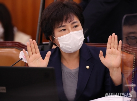 제21대 총선 관련 공직선거법 공소시효가 지난 15일 자정 만료된 가운데 여야 현직 의원 24명이 줄줄이 재판에 넘겨졌다. 사진은 기소된 조수진 국민의힘 비례대표. /사진=뉴시스