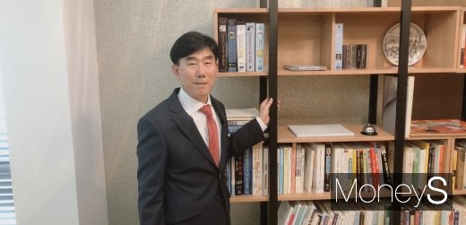 신종 코로나바이러스 감염증(코로나19) 사태가 장기화되면서 곳곳에서 고통을 호소하는 목소리가 터져나오고 있다. 사진은 구자용 루카스국제학교 이사장. /사진=루카스국제학교 제공