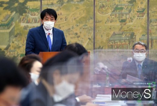 [머니S포토] 업무보고 하는 안영배 한국관광공사 사장