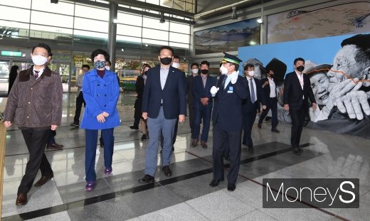 [머니S포토] 국회 외통위, 남북출입사무소 방문