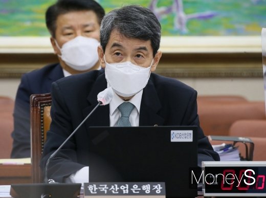  이동걸 산업은행 회장이 16일 국회에서 열린 정무위원회 국정감사에서 발언하고 있다./사진=장동규 기자