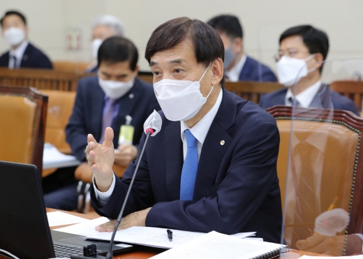 이주열 한은 총재가 국회 기재위 국감에 출석해 여당 의원들의 강한 질타를 받았다. /사진=뉴스1 신웅수 기자