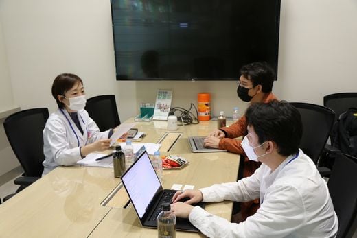 지난 13일 롯데중앙연구소에서 제6회 농·식품 창업 콘테스트 본선 진출 참가자를 대상으로 사업 및 기술 자문 관련 멘토링을 실시했다. (롯데중앙연구소 제공)