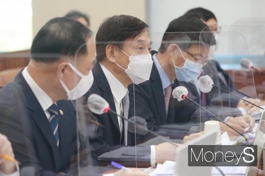 [머니S포토] 종합감사 질의 답하는 이주열 한국은행 총재