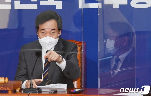이낙연 더불어민주당 당 대표가 '인천 라면 형제' 중 숨진 동생의 조문을 다녀온 사실을 밝혔다. /사진=뉴스1