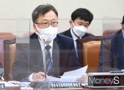 [머니S포토] 질의 답하는 강상현 방송통신심의위원회 위원장