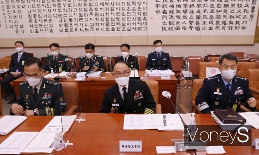 [머니S포토] 국감 출석한 3군 사령관