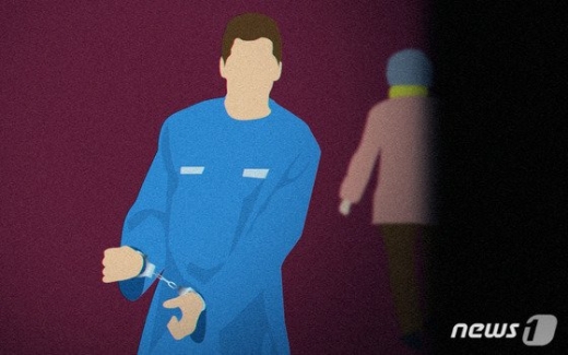 어린시절 가정불화를 일으킨 아버지를 때려 숨지게 한 혐의로 재판에 넘겨진 20대 남성이 23일 항소심에서도 징역 8년을 선고받았다. /사진=뉴스1