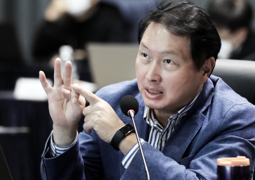 최태원 SK그룹 회장이 21일부터 23일까지 제주 디아넥스 호텔에서 열린 ‘2020 CEO세미나’에서 파이낸셜 스토리로 기업 가치를 제고하는 방안에 대해 논의했다. / 사진=SK